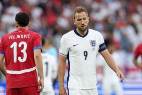 凯恩在澳大利亚队比赛中险胜，败北引发热议！赛场气氛高涨的简单介绍